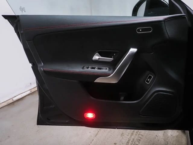 Mercedes-Benz CLA 200 AMG Line Coupé Sedan