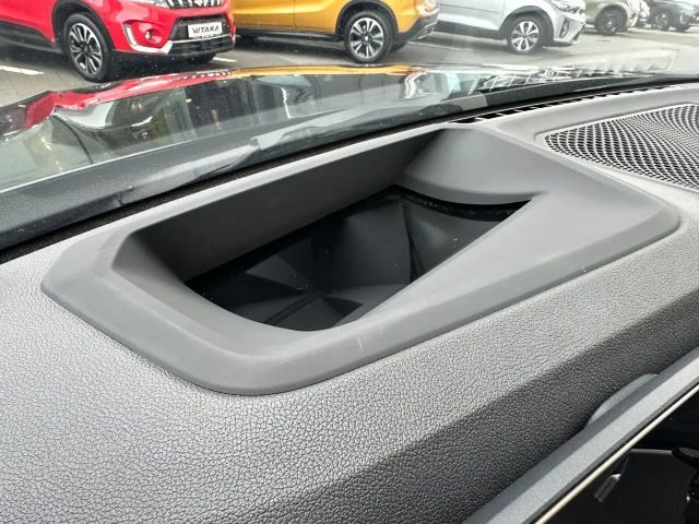 BMW 320 320i M-Sport Sedan