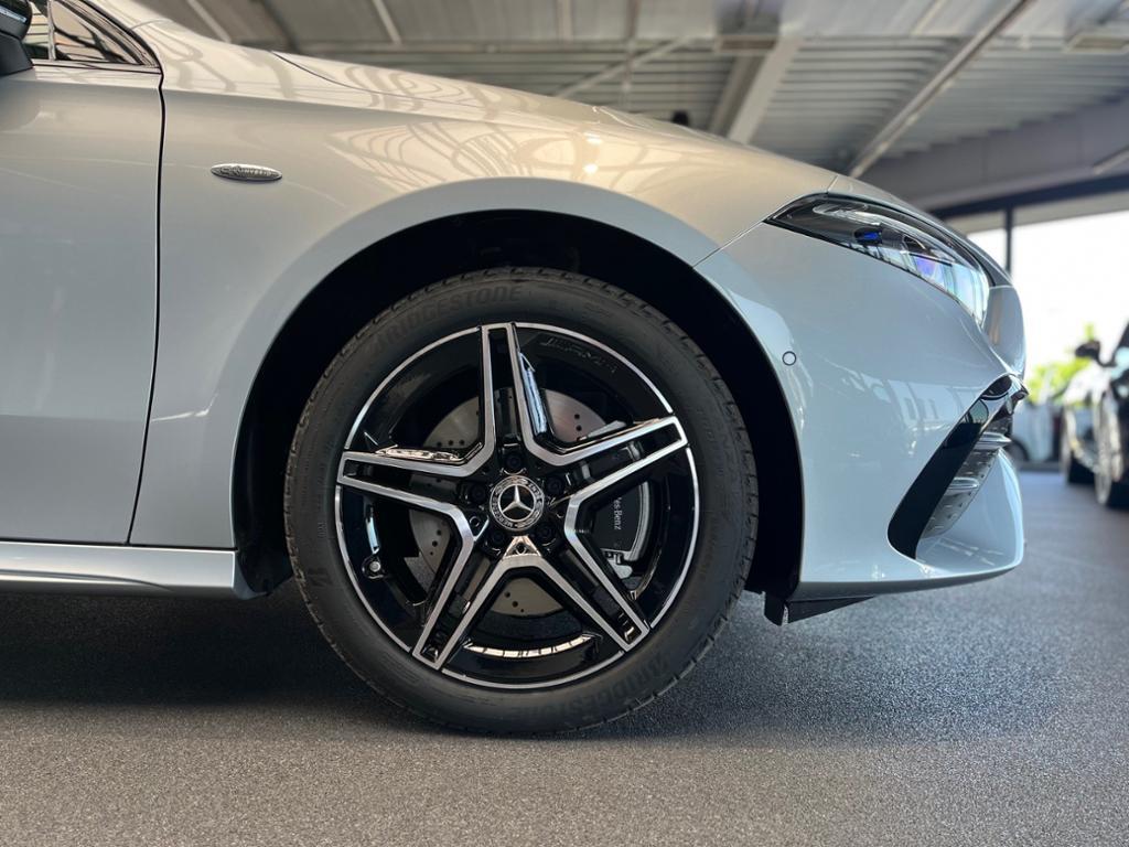 Mercedes-Benz A 250 A 250 e AMG Line