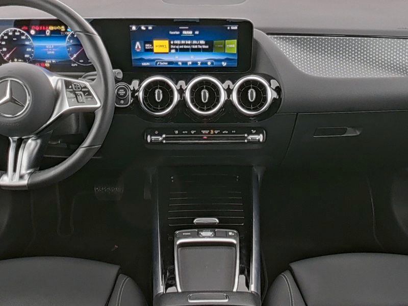 Mercedes-Benz B 180 Progressive Sedan