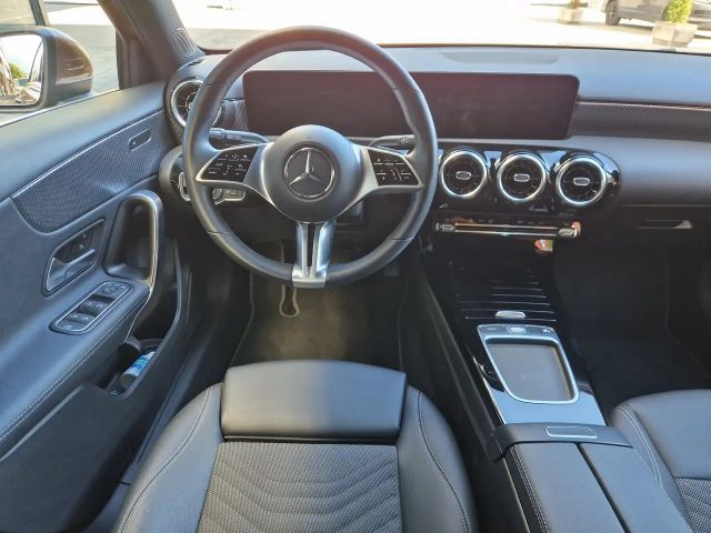 Mercedes-Benz A 180 A 180 Aut. Neuwertig-LED-NAVI-Teilleder-Rosegold!