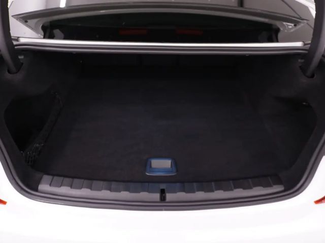 BMW 320 320e M-Sport Sedan