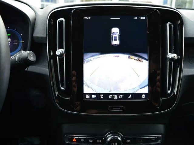 Volvo XC40 AWD Plus Recharge Twin Engine