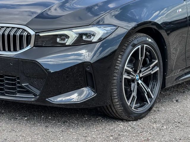 BMW 320 320i M-Sport Sedan