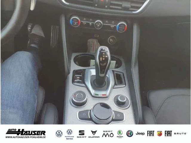 Alfa Romeo Giulia AT8 Q4 Turbo Veloce