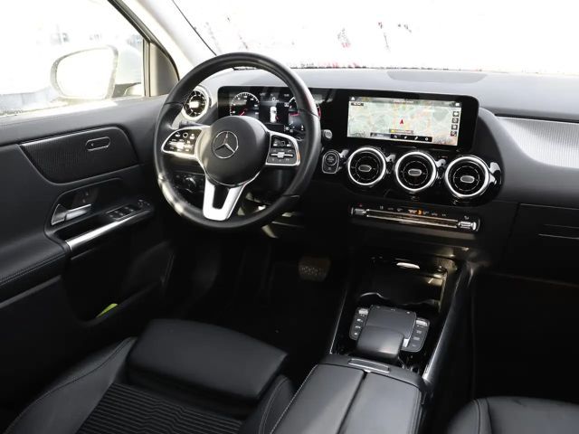 Mercedes-Benz GLA 200 DCT