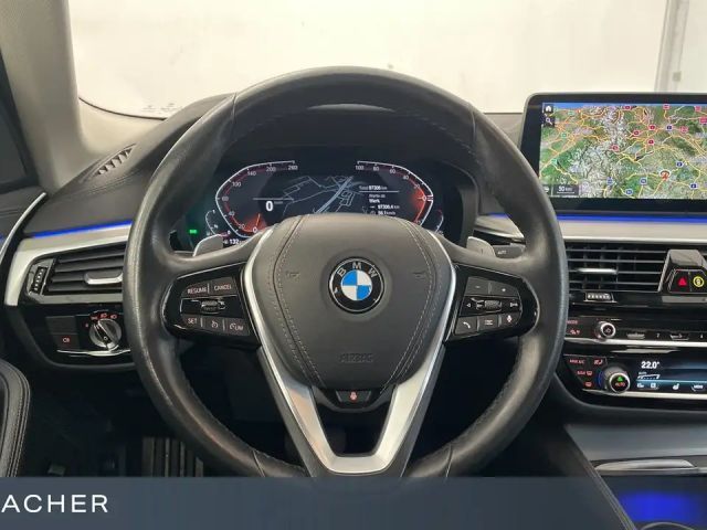BMW 520 520i Luxury Line Sedan