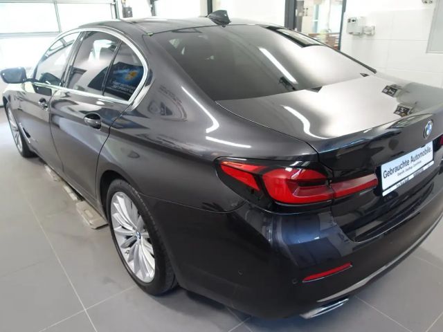 BMW 520 520d Luxury Line Sedan xDrive