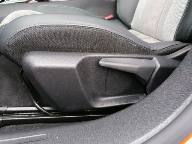 Peugeot E-2008 e- Elektromotor 136 (e-)GT e- Pack ACC LED