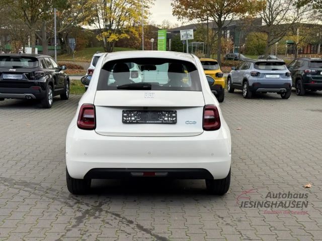 Fiat 500e +Rückfahrkamera+PDC+Sitzheizung+Carplay+Klimaaut.