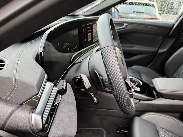 Audi A6 Avant Quattro S-Tronic