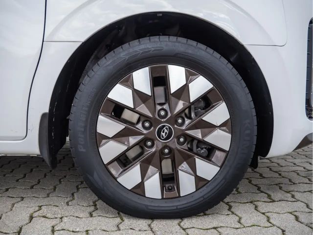 Hyundai Staria Signature