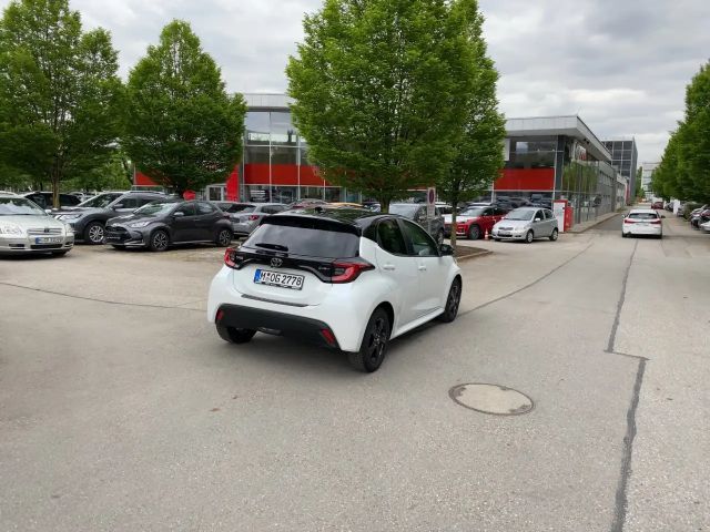 Toyota Yaris 1.5 HSD 116 PS B&W **Sondermodell**