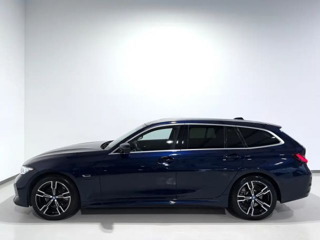 BMW 320 320e M-Sport xDrive