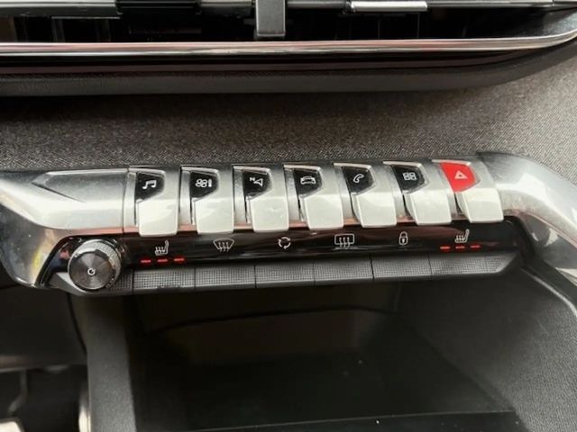 Peugeot 3008 1.2 PureTechRoad Trip Tempomat+LED+SHZ+NAVI