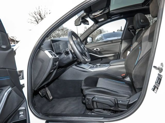 BMW 320 320i M-Sport Sedan