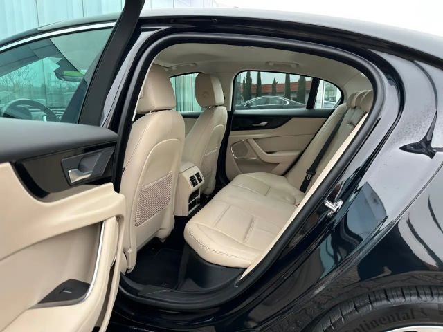 Jaguar XE P250 S