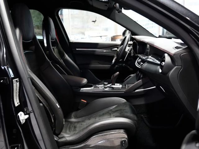 Alfa Romeo Stelvio Carbon Q4 Quadrifoglio