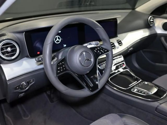 Mercedes-Benz E 220 AVANTGARDE E 220 d Sedan