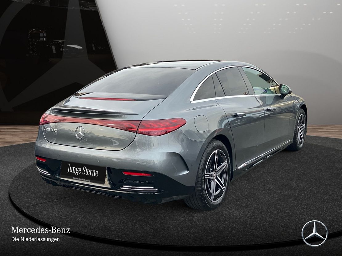 Mercedes-Benz EQE 300 Sedan