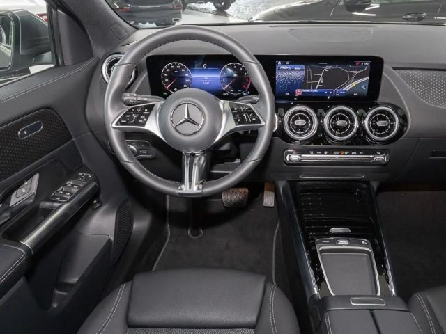 Mercedes-Benz GLA 180 W-Paket ParkAss. LED SpurH el.Heck LM