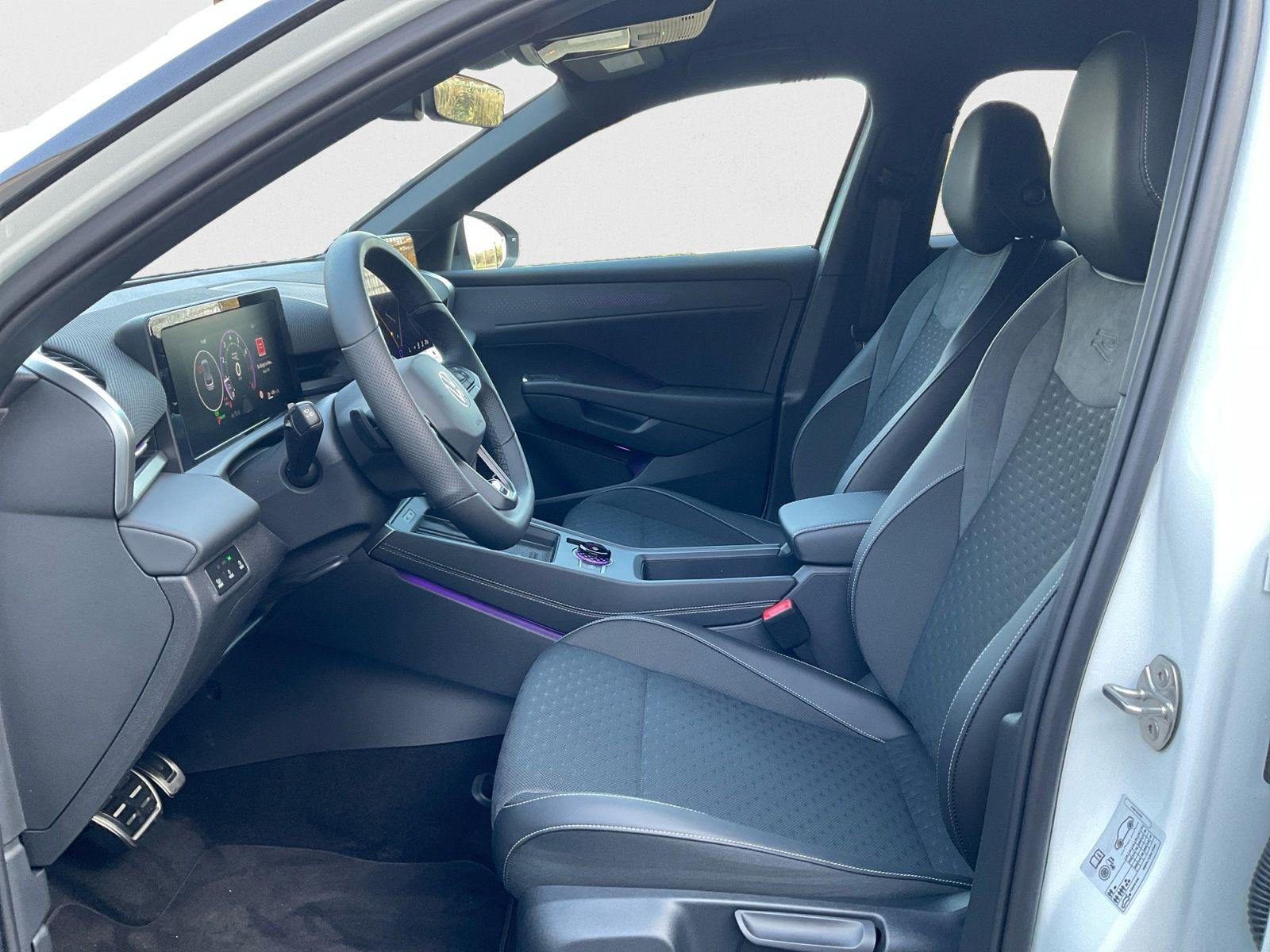 Volkswagen T-Roc 1.5 eTSI DSG R-Line