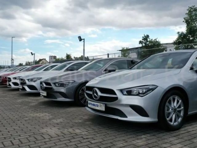 Mercedes-Benz CLA 200 AMG Line Sedan