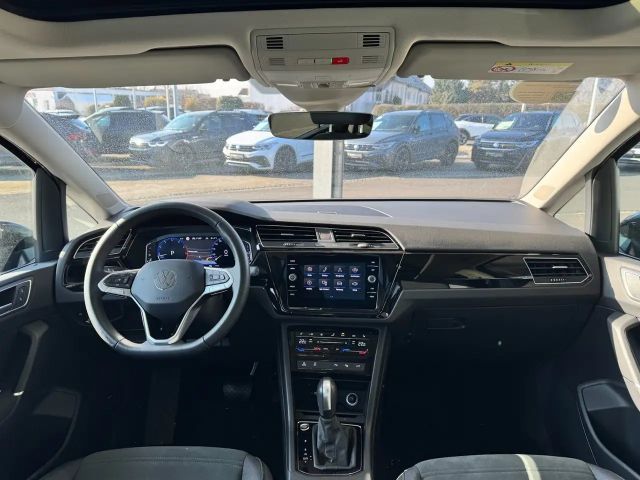 Volkswagen Touran 1.5 TSI DSG IQ.Drive R-Line