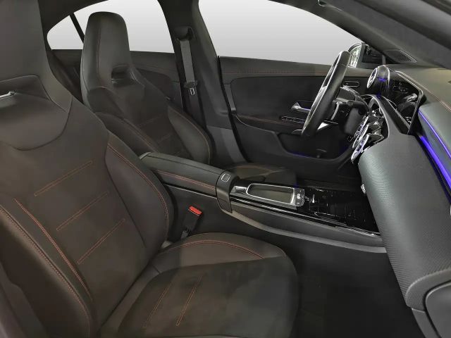 Mercedes-Benz CLA 200 AMG Line Coupé