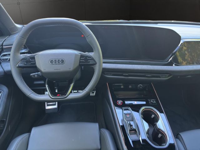 Audi A6 Avant Quattro S-Tronic