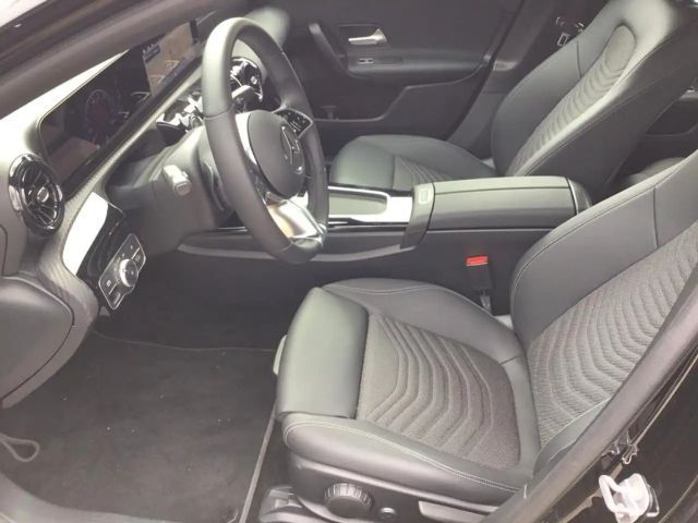 Mercedes-Benz A 180 PDC SHZ LED SpurH AUT LM KAM KlimaA