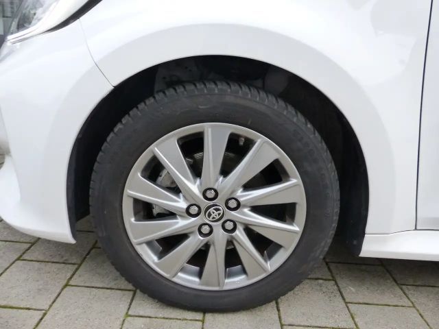 Toyota Yaris Hatchback Hybride Team D