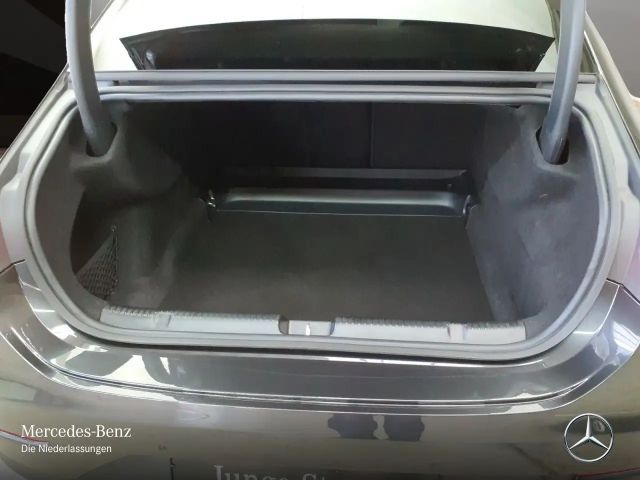 Mercedes-Benz EQE 300 Sedan