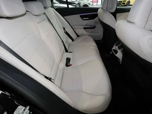 Mercedes-Benz C 180 AVANTGARDE Sedan