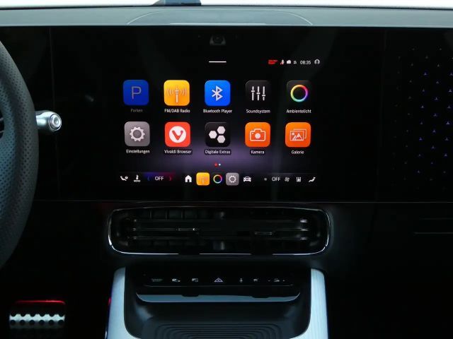 Mercedes-Benz CLA 250 AMG Line Sedan