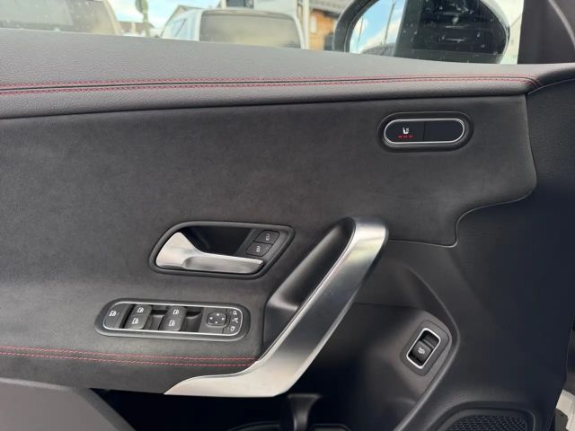 Mercedes-Benz CLA 200 AMG Line Coupé Sedan