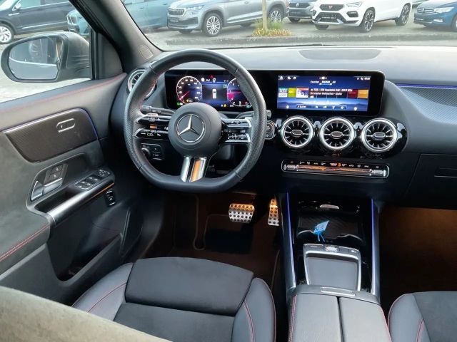Mercedes-Benz GLA 200 AMG Line GLA 200 d