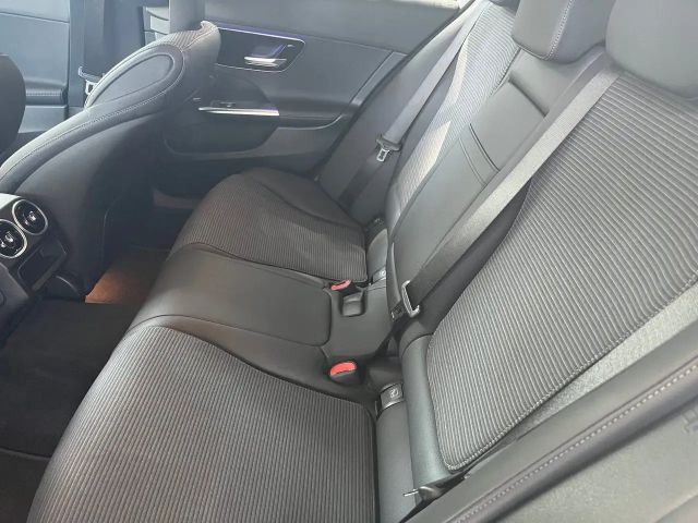 Mercedes-Benz C 180 AVANTGARDE Sedan