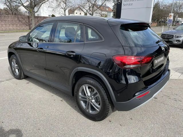 Mercedes-Benz GLA 180 *Rückfahrkamera*MBUX*PTS*Sitzheizung