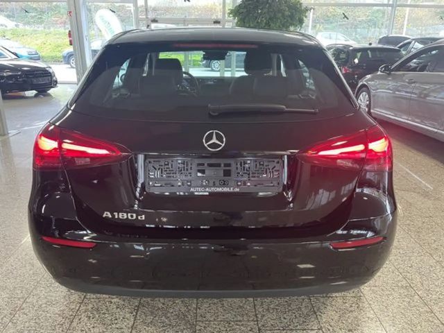 Mercedes-Benz A 180 A 180 d