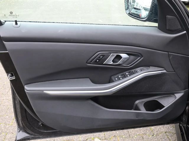 BMW 320 320d M-Sport Sedan xDrive