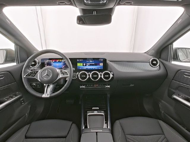 Mercedes-Benz B 220 4MATIC Sedan