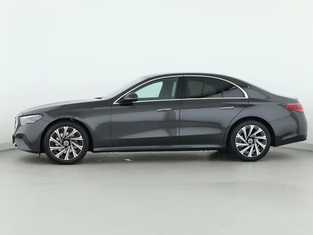 Mercedes-Benz E 200 Sedan