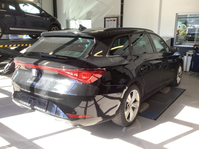 Seat Leon 1.5 eTSI FR-lijn Sportstourer