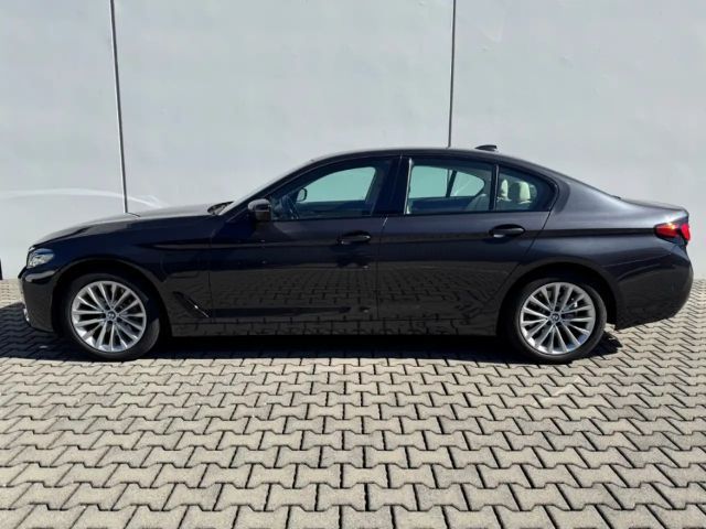 BMW 530 530e Luxury Line Sedan