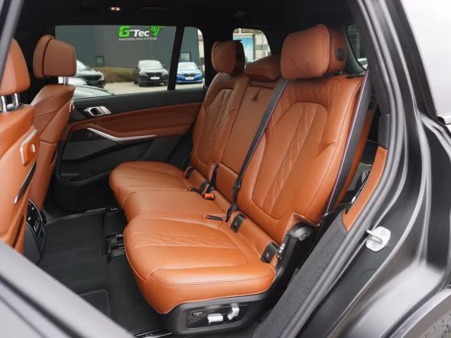 BMW X7 M 60i Frozen Black LCI AHK Carbon SkyLounge ACC 360K