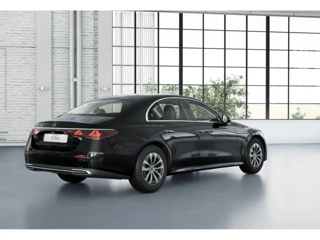 Mercedes-Benz E 200 AVANTGARDE Sedan