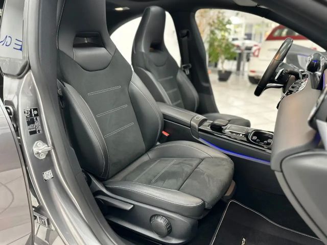 Mercedes-Benz CLA 200 AMG Line Sedan