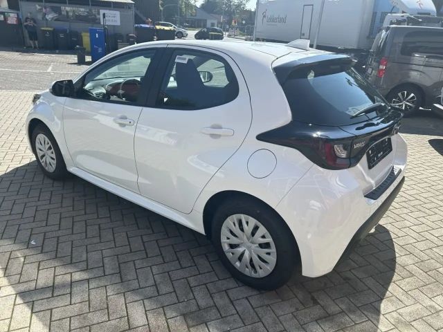 Toyota Yaris Business Hybride Play