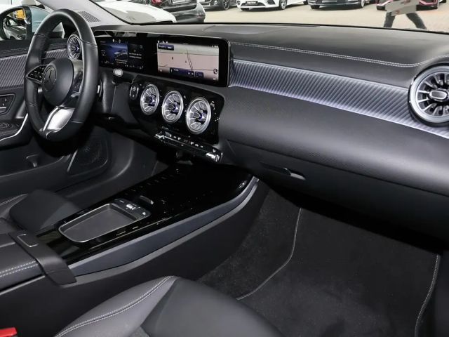 Mercedes-Benz CLA 180 TOTWINKEL+DISTRONIC+360°